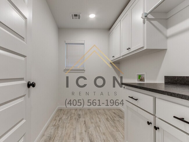 Building Photo - 5001 SE 86th St