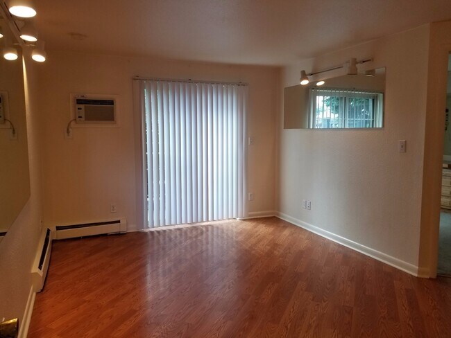 Building Photo - RENT SPECIAL & LEASE OPTIONS! Cat-friendly...