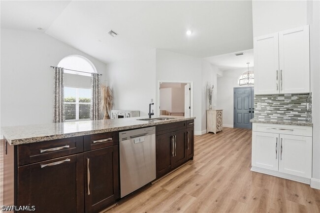 Building Photo - 670 Lambton Ln
