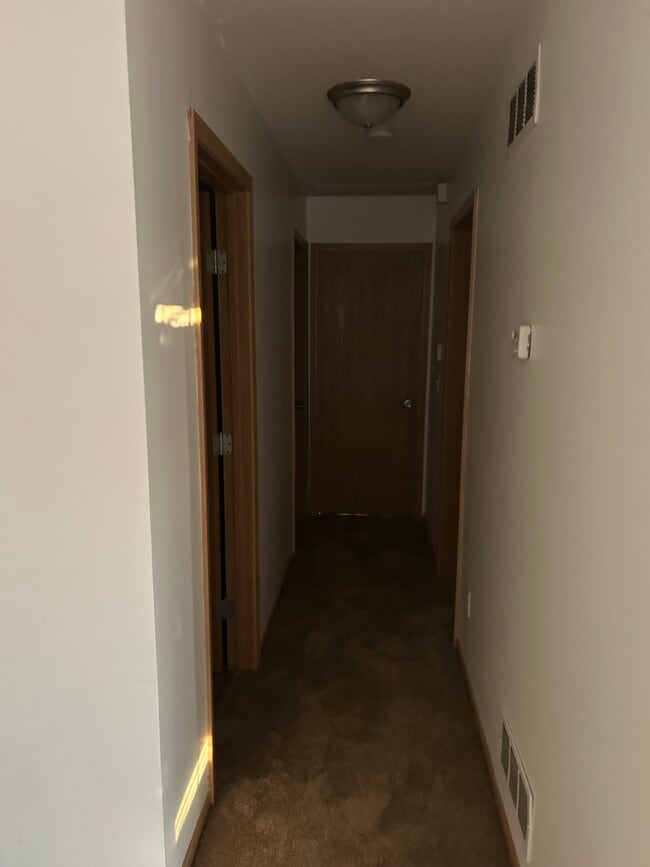 Building Photo - 707 Riess Ln