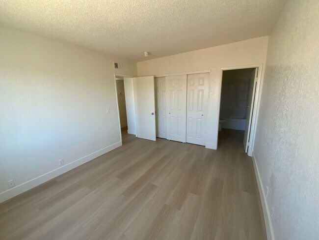 Building Photo - 2 Bed 2 Baths Apartment for Rent!