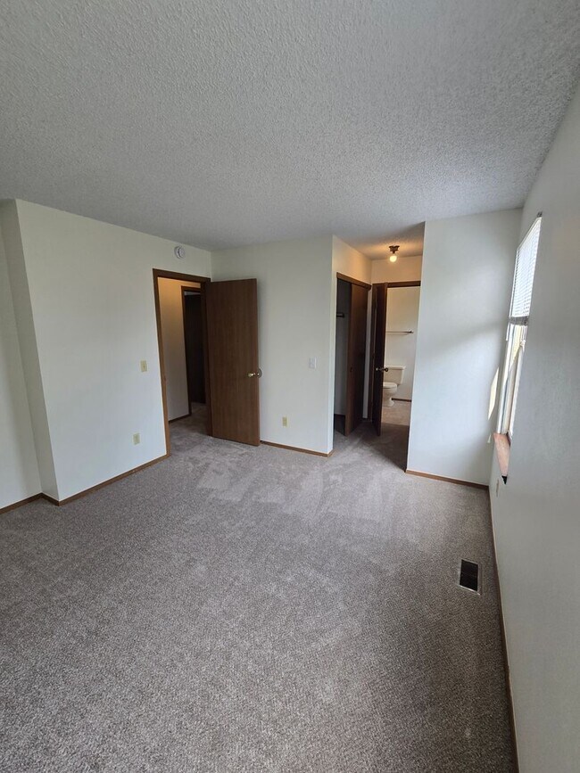Building Photo - 3409 E 99th Dr