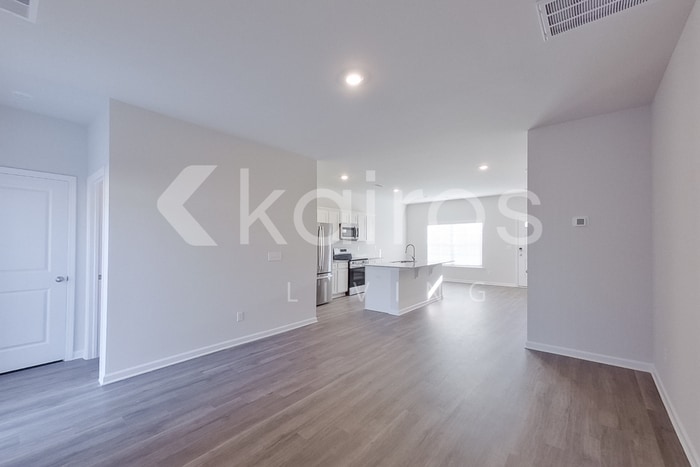 Building Photo - 2415 Banyan Cir