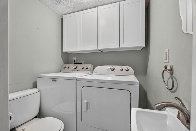 Building Photo - 507 Stinson Dr