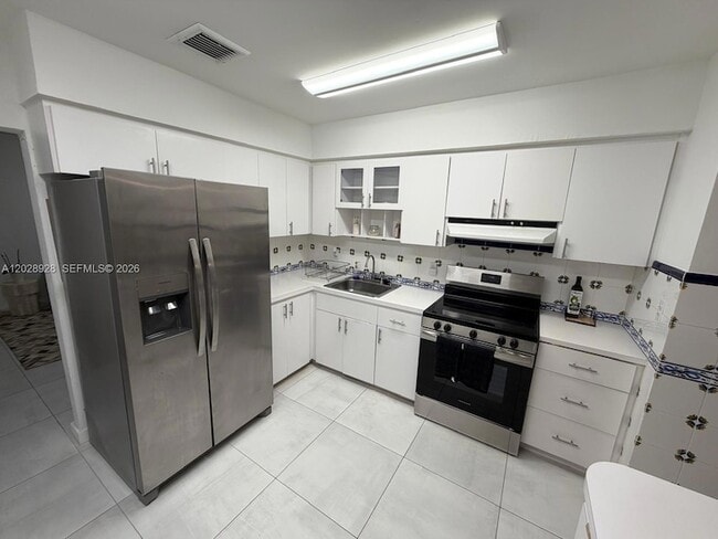 Building Photo - 3600 SW 26th St