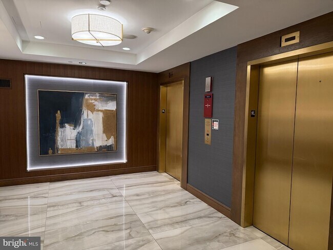 Building Photo - 616 E Street NW Unit 308