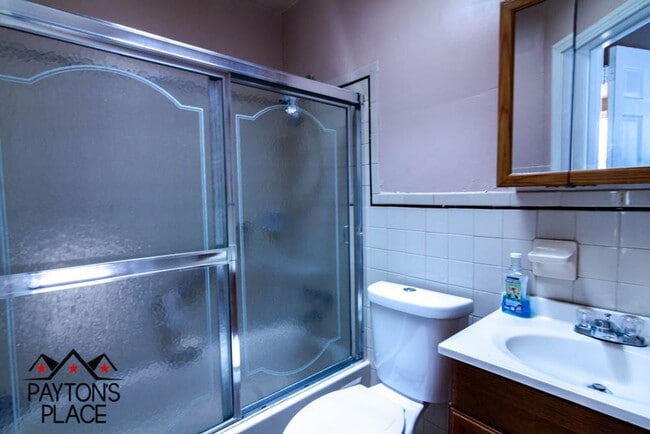 Building Photo - Spacious Single Family home with Huge Back...