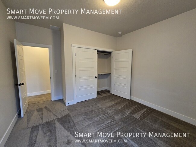 Building Photo - 10998 W Edna St