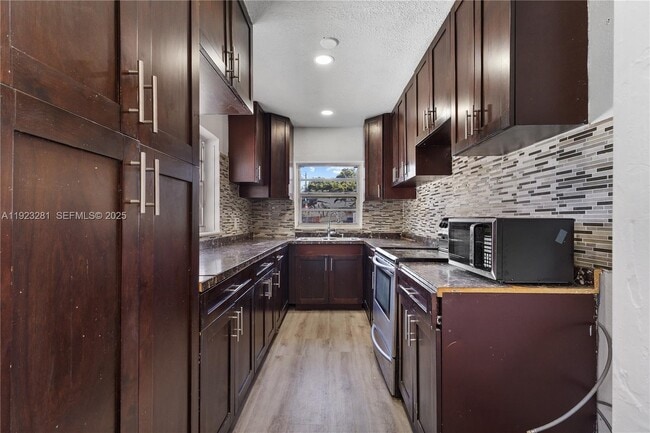 Building Photo - 4030 NW 1st Ave