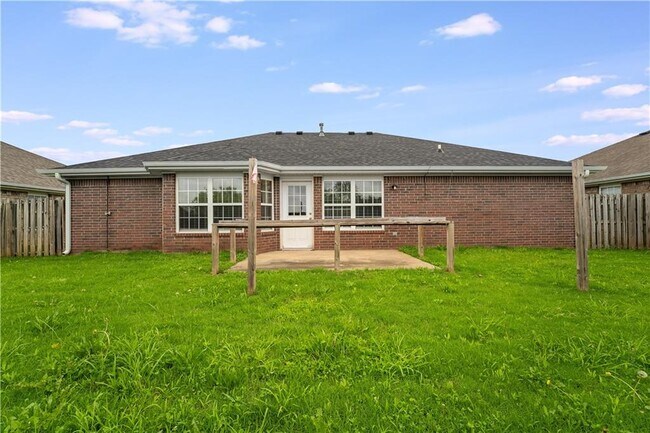 Building Photo - 3509 SW Carriageway Ave