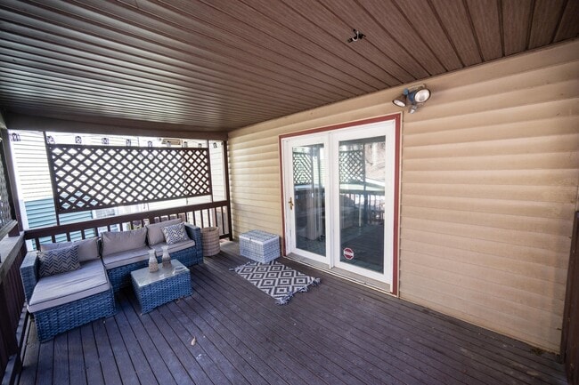 Building Photo - 327 Covert Run Pike