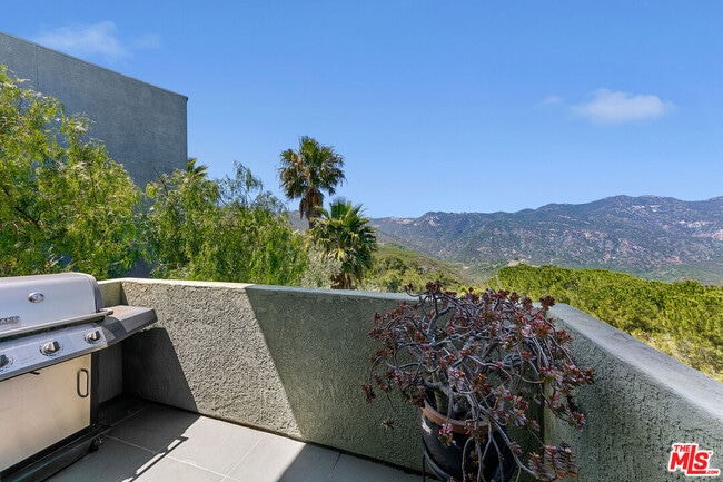 Building Photo - 2044 Corral Canyon Rd