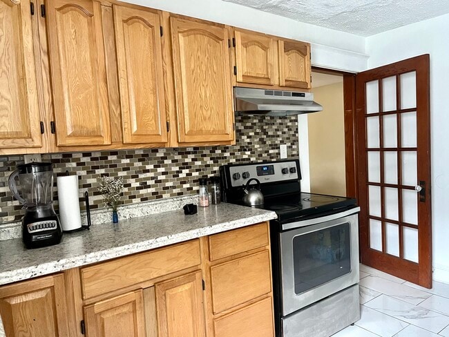 Building Photo - 223 E Mountain Rd