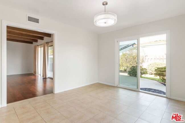 Building Photo - 7515 W 88th St