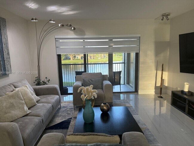 Building Photo - 436 Lakeview Dr