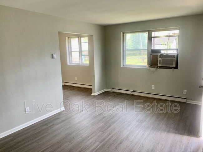 Building Photo - 314 Woodview Ave
