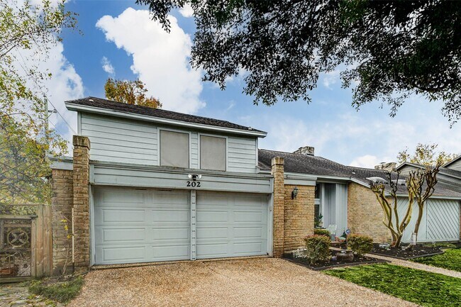 Building Photo - 202 Old Bridge Lake St