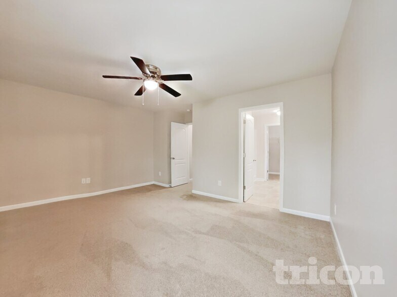 Building Photo - 226 Hallow Oak St