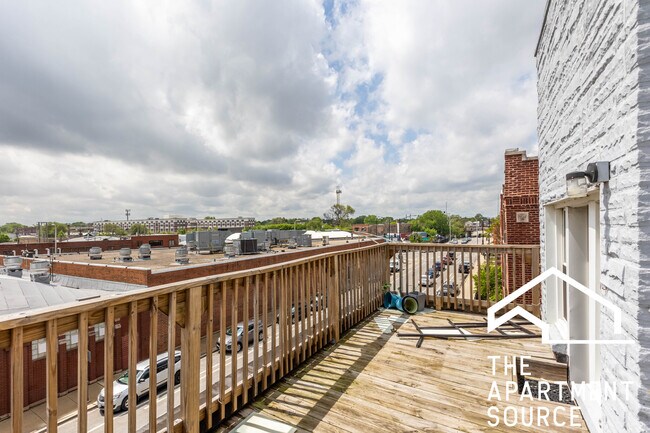 Building Photo - 3216 W Augusta Blvd