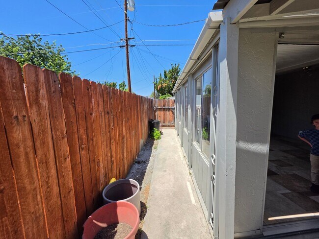 Building Photo - 55+ Community Two Bedrooms One Bath