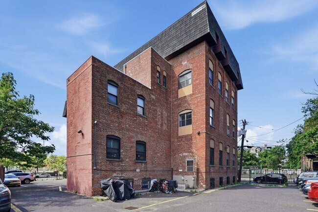 Building Photo - 200 Central Ave