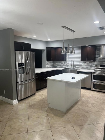 Building Photo - 8420 NW 24th Ct