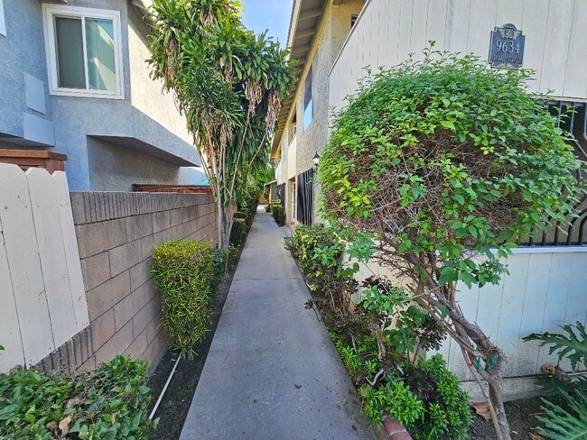 Building Photo - 9634 Park St