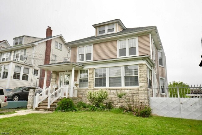 Primary Photo - 35 New Lawn Ave