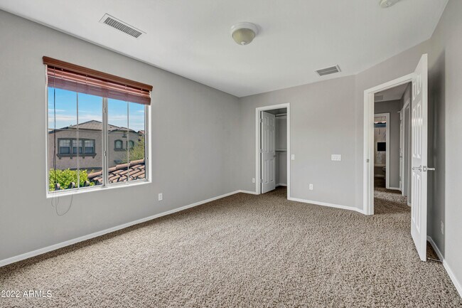 Building Photo - 2142 W Marconi Ave