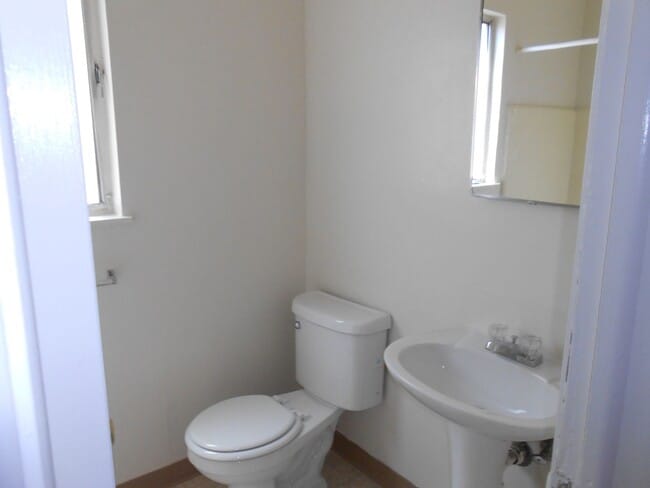 Building Photo - stat1032