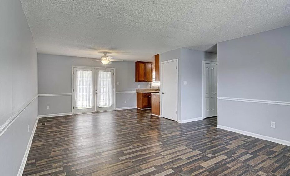 Building Photo - 409 W Vandalia Rd