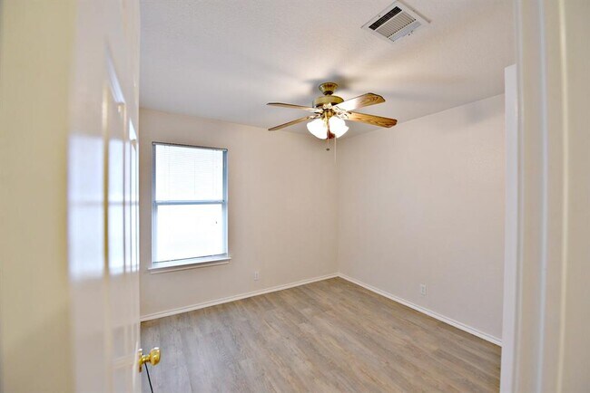 Building Photo - 2100 Killians Way
