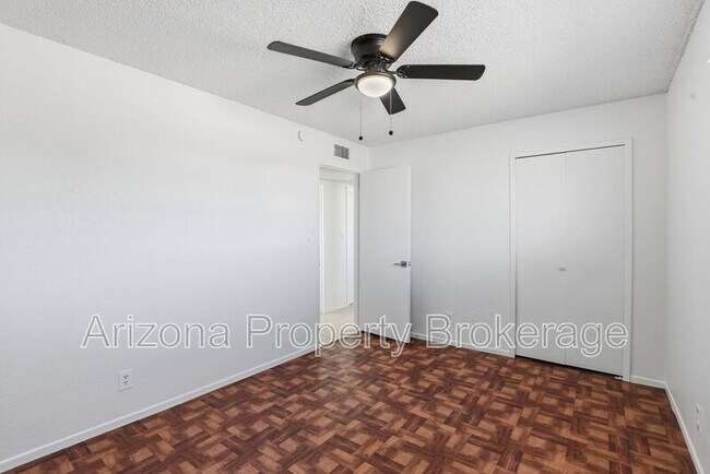 Building Photo - 3635 E Beverly Ln