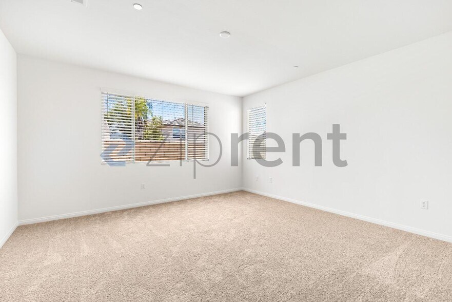 Building Photo - Unit