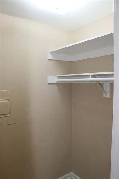 Building Photo - 50 Carnation St