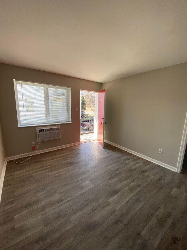 Building Photo - Spring Sale! Newly Renovated All Electric ...