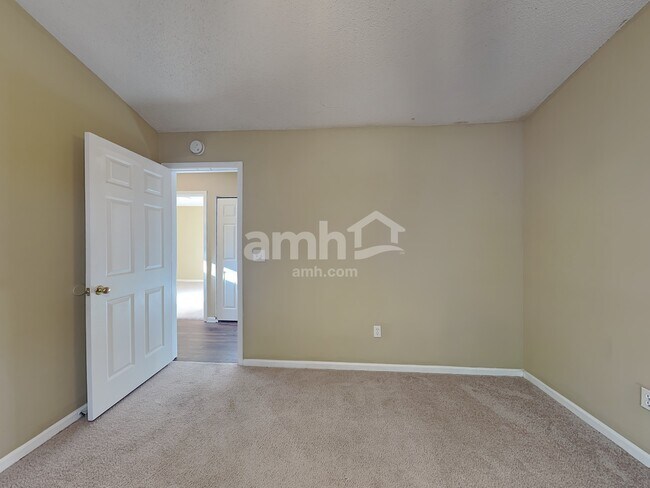 Building Photo - 219 Ashridge Way