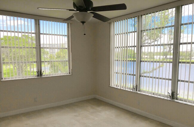 Building Photo - 3091 N Course Dr