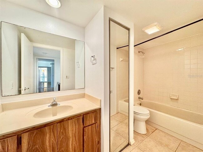 Building Photo - 2636 10th Ct