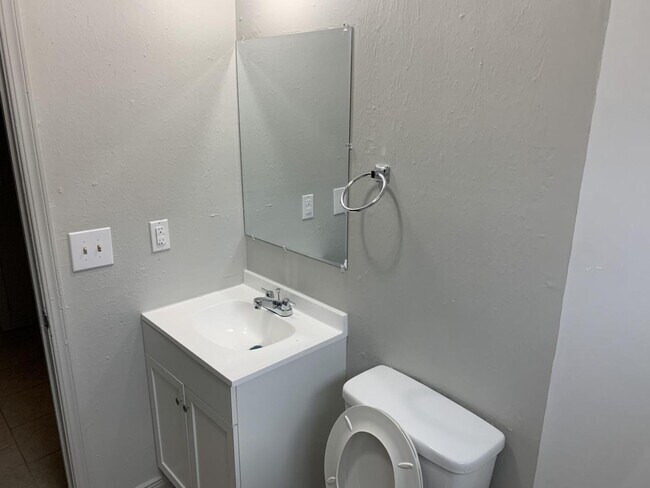 Building Photo - 2608 SE 45th St