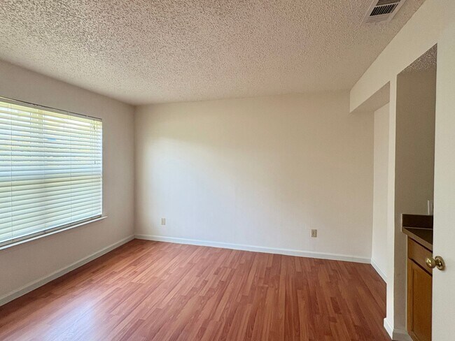 Building Photo - Move-In Ready Condo with Pool, Fireplace i...