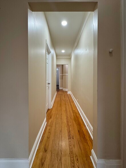 Main Hallway (off entrance) - 4831 W Roscoe St