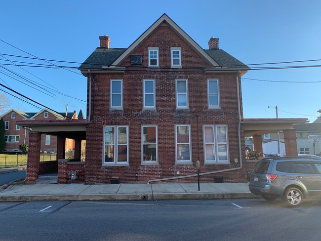 Building Photo - Duplex For Rent