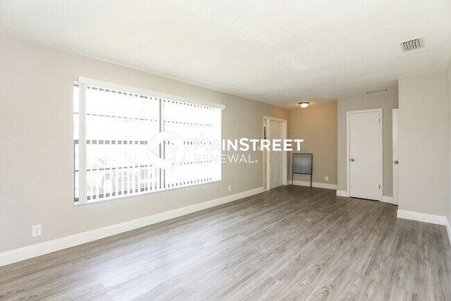 Building Photo - 4 Bedroom Pet-Friendly Home in Lauderhill, FL with Main Street Renewal