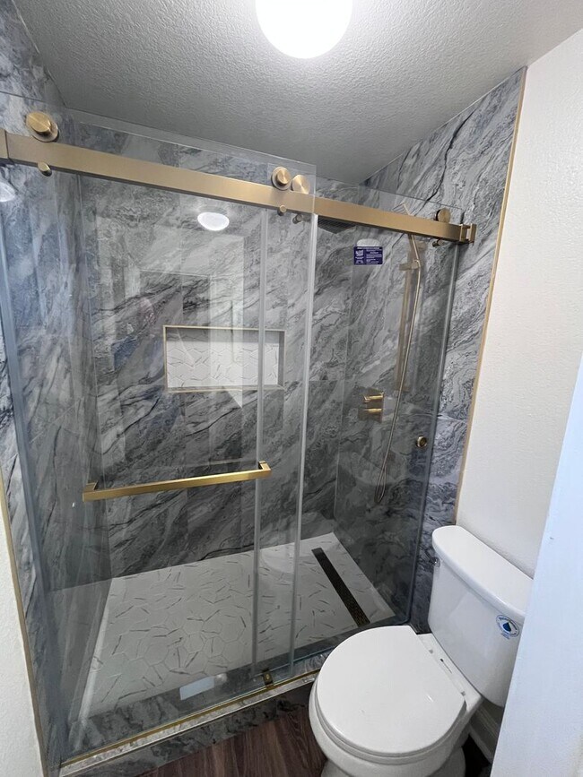 Building Photo - 4 BEDROOM TROPICAL OASIS IN W. ROSEVILLE W...