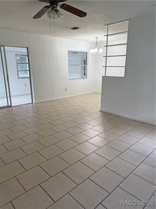 Building Photo - 6106 E Calico Ln