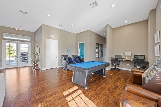 Building Photo - 8945 Shine Dr