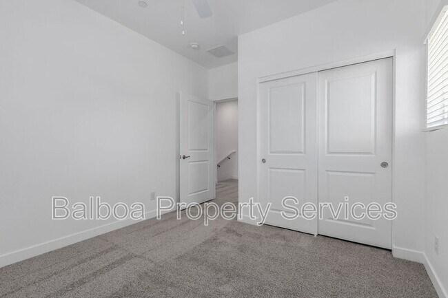 Building Photo - 1318 S 105th Pl