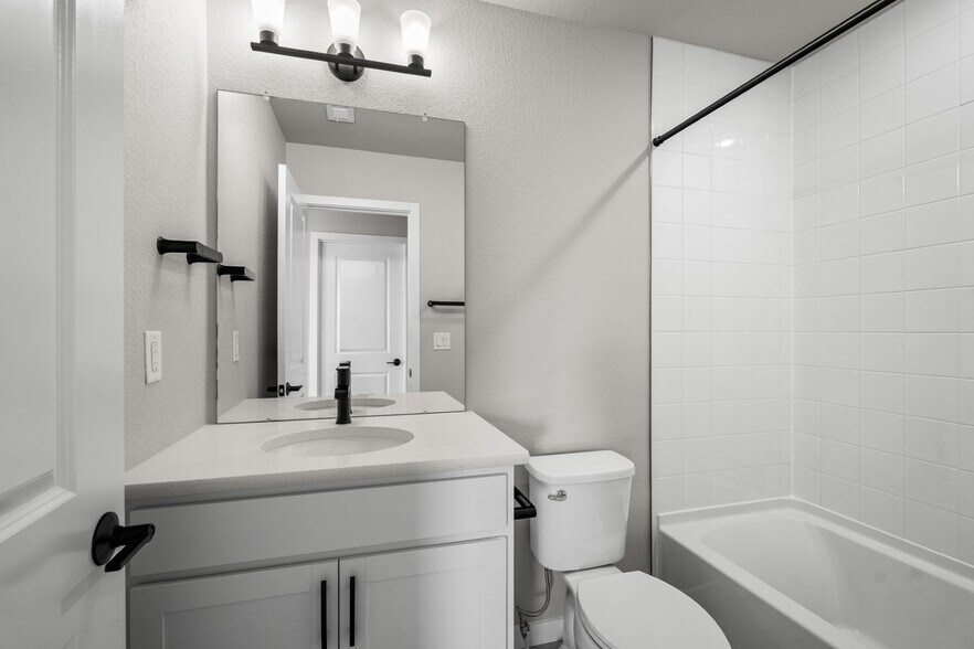 Building Photo - 6395 Laud Pt