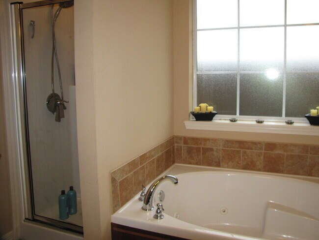 Building Photo - Savannah Place Beauty